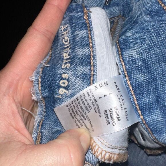 American Eagle 90’s Straight medium wash 4 skater distressed jeans - Picture 2 of 3